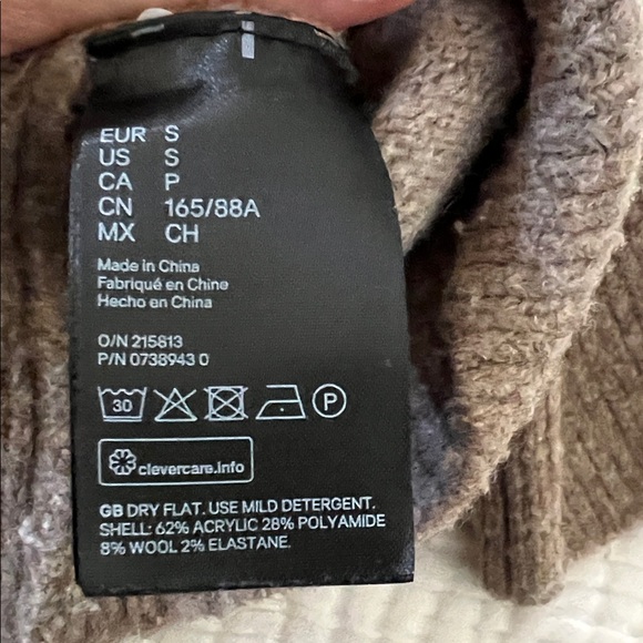 H&M brown turtleneck sweater - Picture 3 of 3